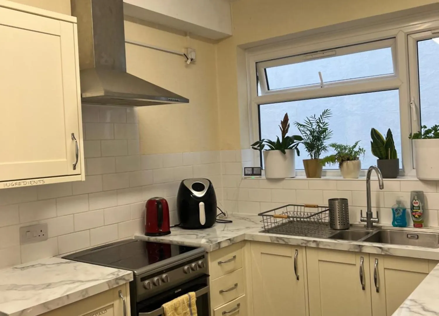 Homestay Spacious Apartment - 2 Dogs Live At The Property Brighton